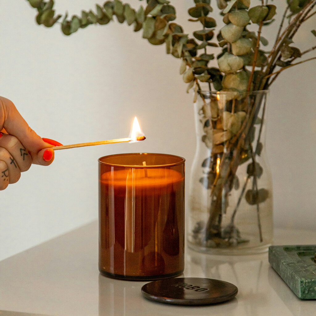 vela de soja en frasco marron